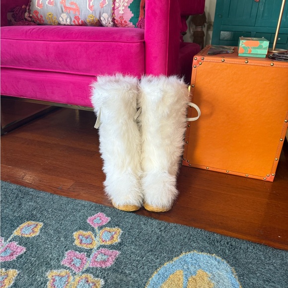 Colin Stuart White Faux Fur Boots - Picture 1 of 6